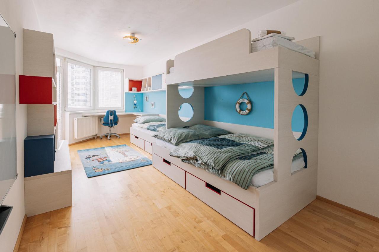 Apartment Family Bratislava Parking Slot Included! 외부 사진