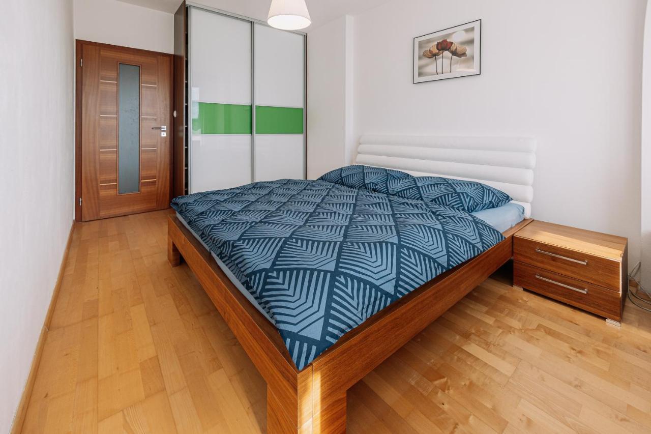 Apartment Family Bratislava Parking Slot Included! 외부 사진