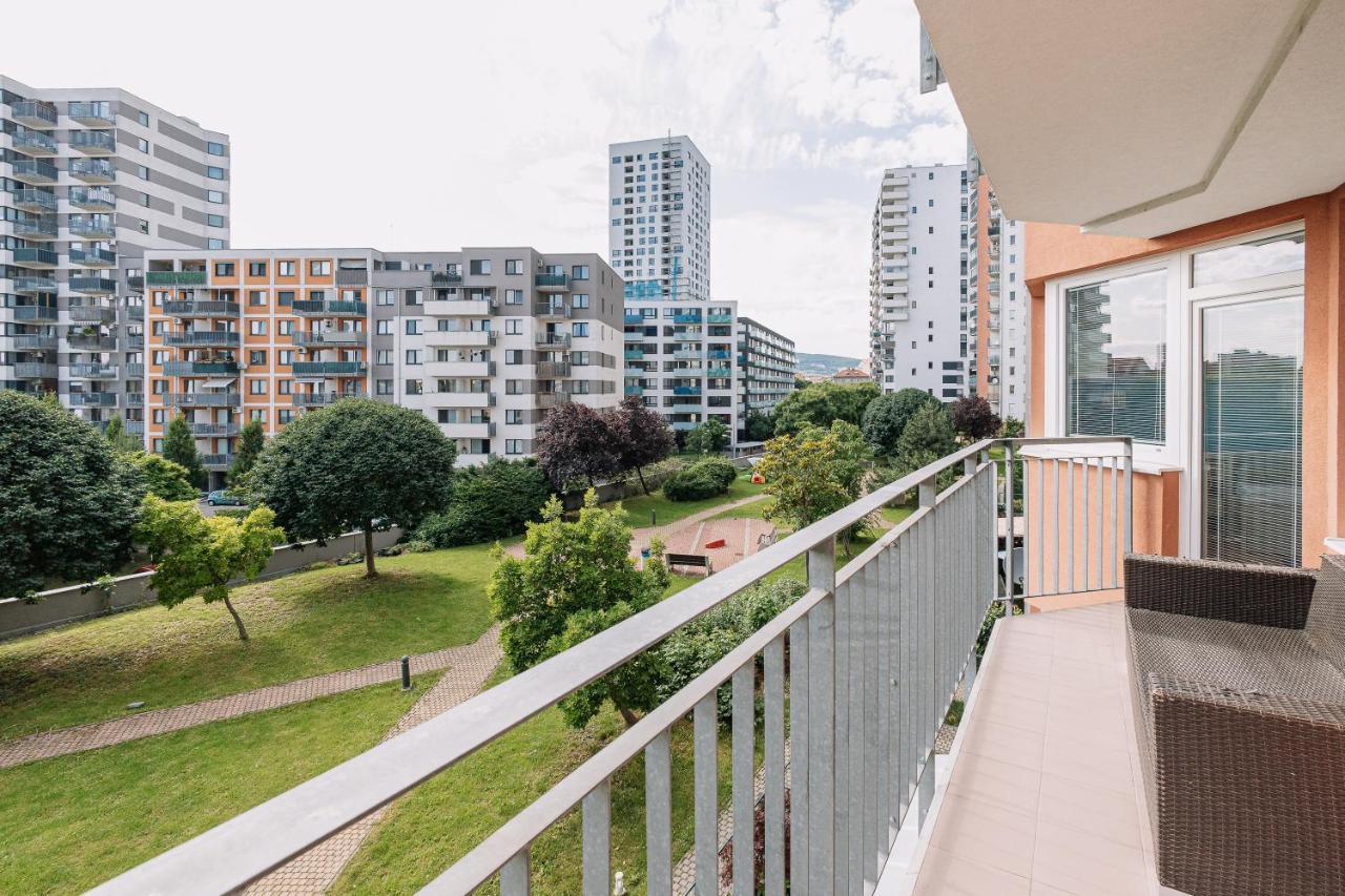 Apartment Family Bratislava Parking Slot Included! 외부 사진