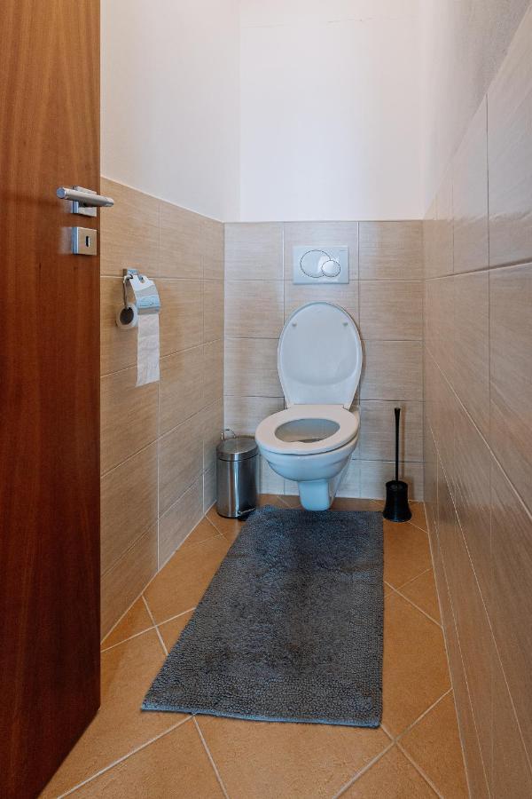 Apartment Family Bratislava Parking Slot Included! 외부 사진