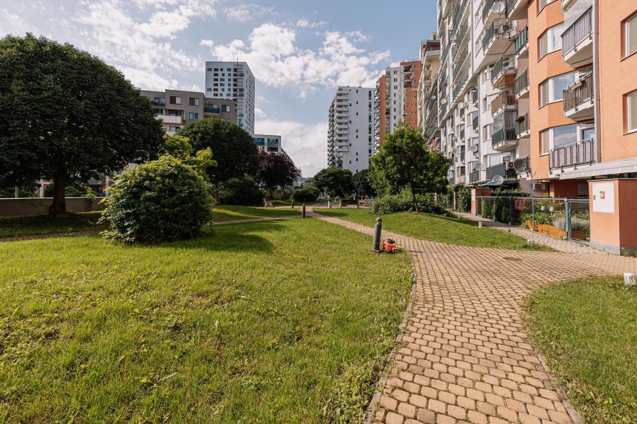 Apartment Family Bratislava Parking Slot Included! 외부 사진