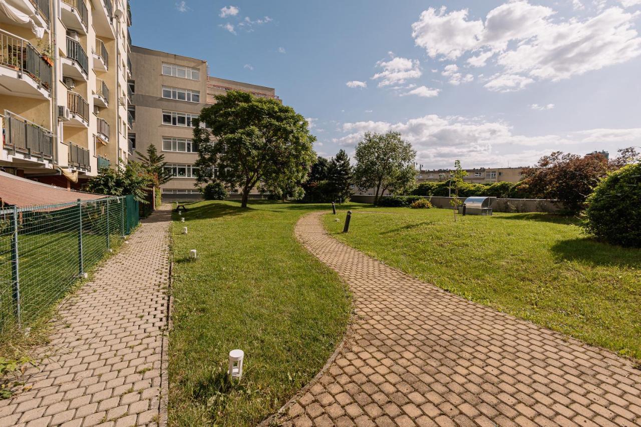 Apartment Family Bratislava Parking Slot Included! 외부 사진