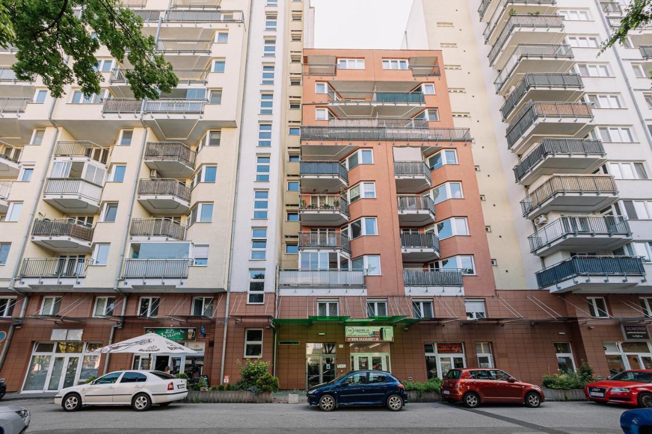 Apartment Family Bratislava Parking Slot Included! 외부 사진
